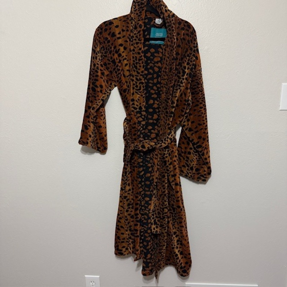 Palomar Kimpton Hotels Leopard Print Robe Size M Sobel Westex 100% Cotton Luxury